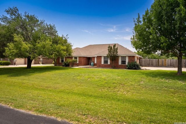 122 Castlewood Dr, Seguin, TX 78155