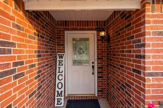 122 Castlewood Dr, Seguin, TX 78155
