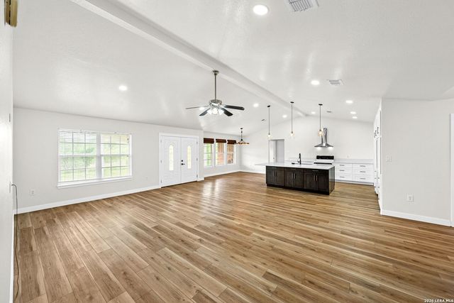 122 Castlewood Dr, Seguin, TX 78155