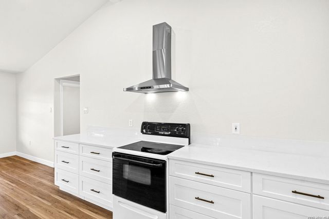 122 Castlewood Dr, Seguin, TX 78155