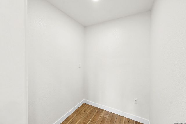 122 Castlewood Dr, Seguin, TX 78155