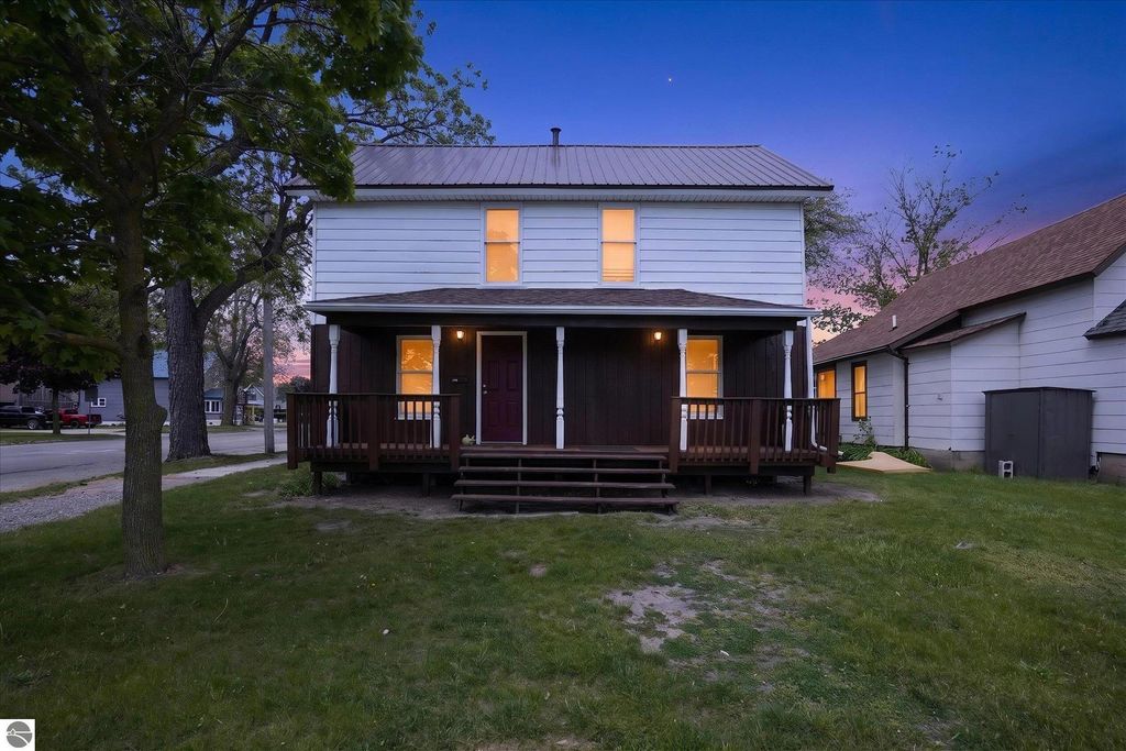 Image 1 of property listing at 301 Gratiot Avenue, Alma, MI 48801