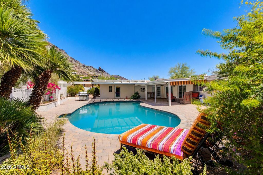 Image 12 of property listing at 2236 E CACTUS WREN Drive, Phoenix, AZ 85020