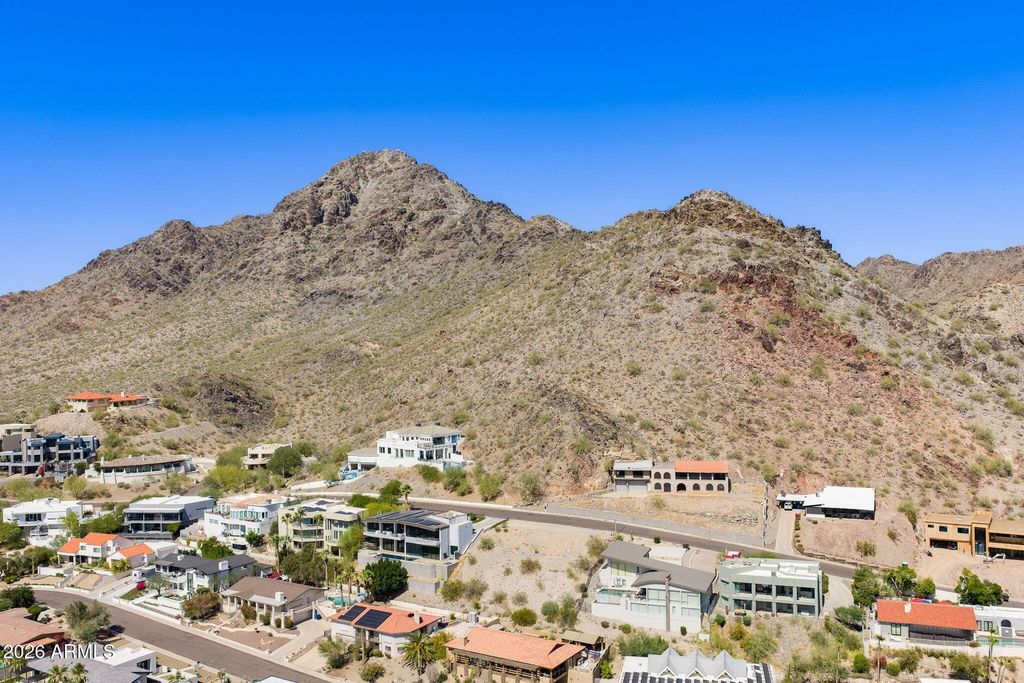 Image 14 of property listing at 2236 E CACTUS WREN Drive, Phoenix, AZ 85020