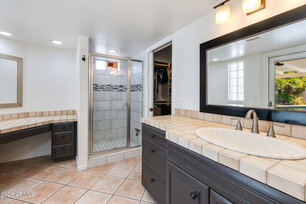 Image 9 of property listing at 2236 E CACTUS WREN Drive, Phoenix, AZ 85020