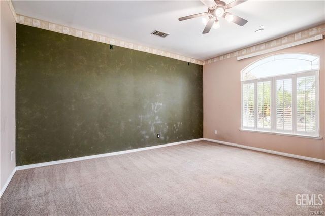 3400 Medallion Rose Avenue, Bakersfield, CA 93313