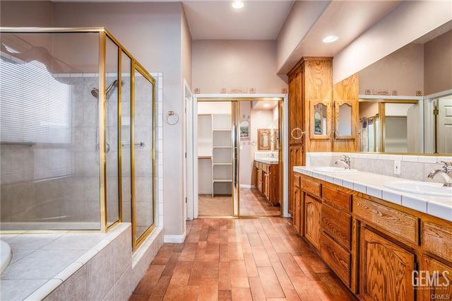 3400 Medallion Rose Avenue, Bakersfield, CA 93313