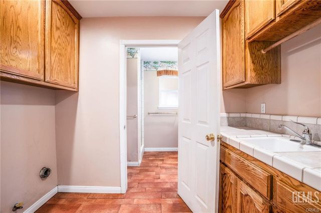 3400 Medallion Rose Avenue, Bakersfield, CA 93313