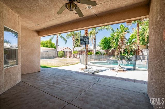 3400 Medallion Rose Avenue, Bakersfield, CA 93313