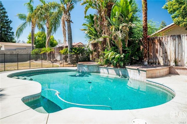 3400 Medallion Rose Avenue, Bakersfield, CA 93313