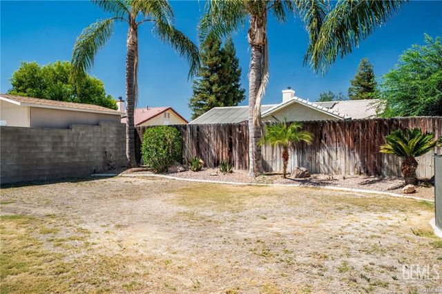 3400 Medallion Rose Avenue, Bakersfield, CA 93313