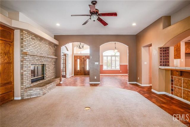 3400 Medallion Rose Avenue, Bakersfield, CA 93313