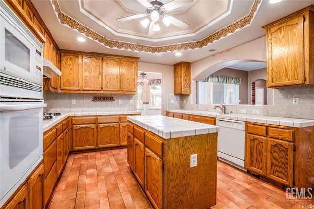 3400 Medallion Rose Avenue, Bakersfield, CA 93313