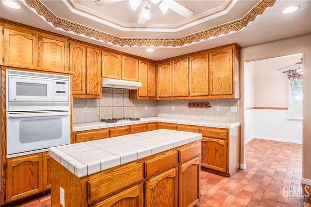 3400 Medallion Rose Avenue, Bakersfield, CA 93313