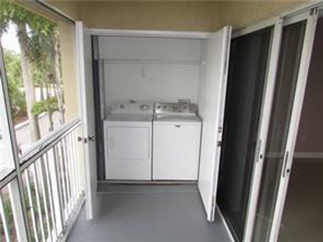 470 S Park Road 302, Hollywood, FL 33021