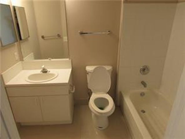 470 S Park Road 302, Hollywood, FL 33021