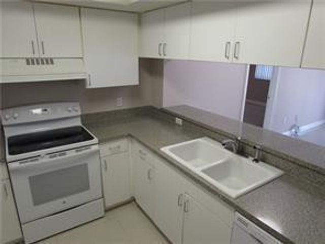 470 S Park Road 302, Hollywood, FL 33021