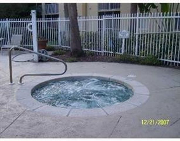 470 S Park Road 302, Hollywood, FL 33021