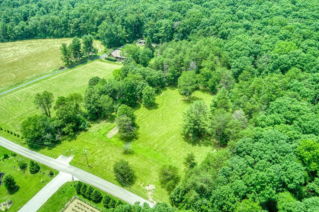546 Buck Creek Rd, Crossville, TN 38555