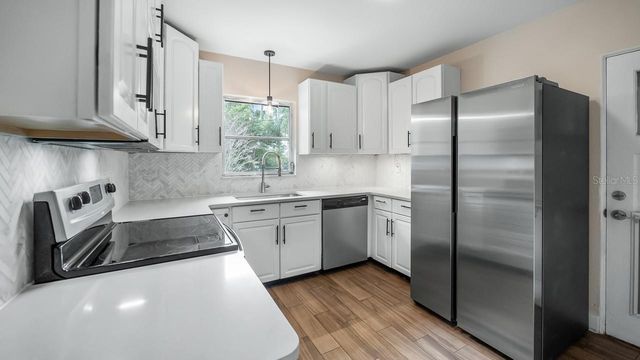 107 E MAGNOLIA AVENUE, Howey In The Hills, FL 34737