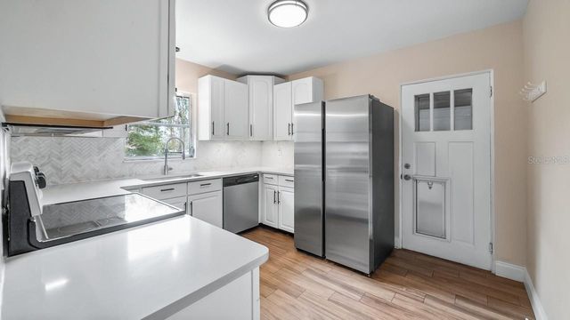 107 E MAGNOLIA AVENUE, Howey In The Hills, FL 34737