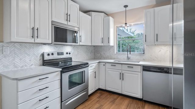 107 E MAGNOLIA AVENUE, Howey In The Hills, FL 34737