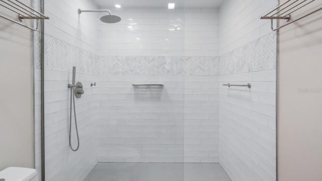 107 E MAGNOLIA AVENUE, Howey In The Hills, FL 34737