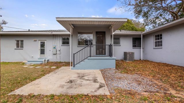 107 E MAGNOLIA AVENUE, Howey In The Hills, FL 34737