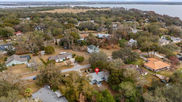 107 E MAGNOLIA AVENUE, Howey In The Hills, FL 34737