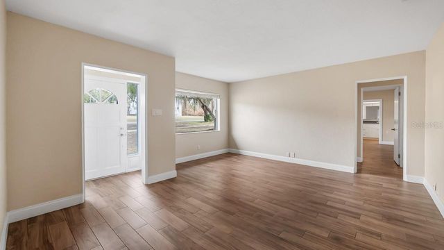 107 E MAGNOLIA AVENUE, Howey In The Hills, FL 34737