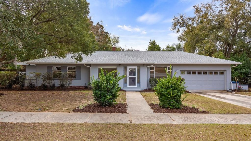 107 E MAGNOLIA AVENUE, Howey In The Hills, FL 34737