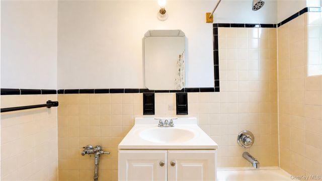 41-50 78th Street 319, Elmhurst, NY 11373