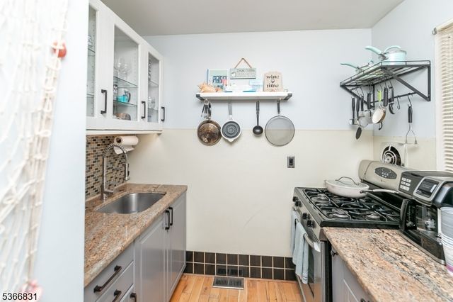 524 Brooklyn Mountain Rd, Hopatcong Boro, NJ 07843
