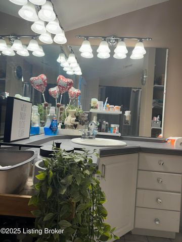 6810 Greenwood Rd, Louisville, KY 40258