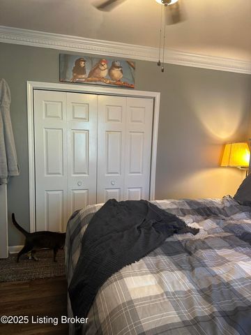 6810 Greenwood Rd, Louisville, KY 40258