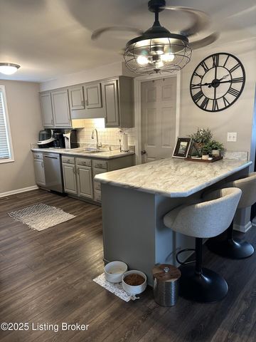 6810 Greenwood Rd, Louisville, KY 40258