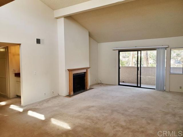 2625 Pirineos Way 323, Carlsbad, CA 92009