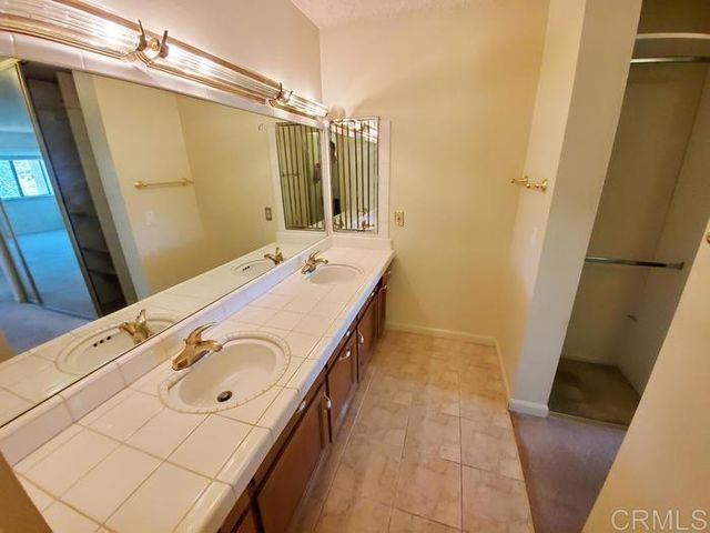 2625 Pirineos Way 323, Carlsbad, CA 92009