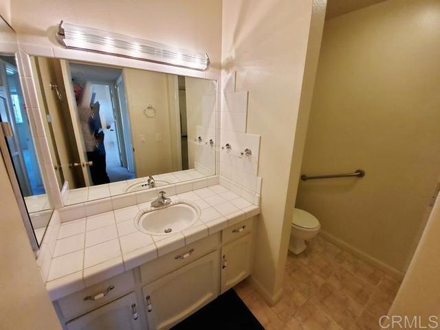 2625 Pirineos Way 323, Carlsbad, CA 92009
