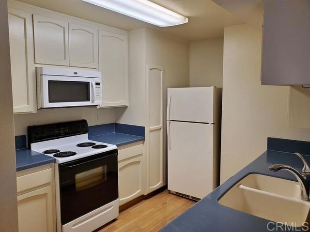 2625 Pirineos Way 323, Carlsbad, CA 92009