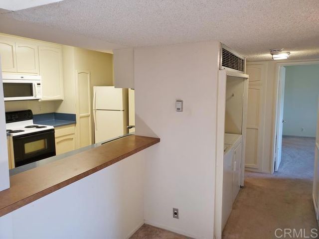 2625 Pirineos Way 323, Carlsbad, CA 92009