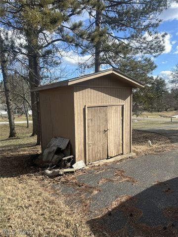 2695 Ash Meadows Boulevard, Zanesville, OH 43701