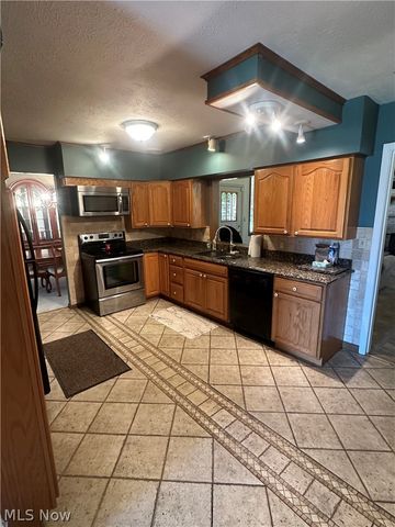 2695 Ash Meadows Boulevard, Zanesville, OH 43701