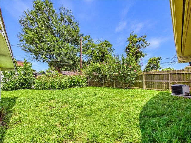 2127 Nell Street, Houston, TX 77034