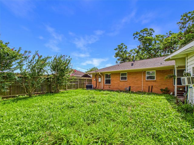 2127 Nell Street, Houston, TX 77034