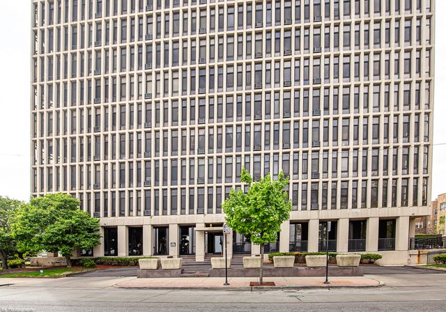 6700 S South Shore Drive 22G, Chicago, IL 60649