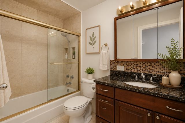 6700 S South Shore Drive 22G, Chicago, IL 60649