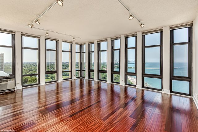 6700 S South Shore Drive 22G, Chicago, IL 60649