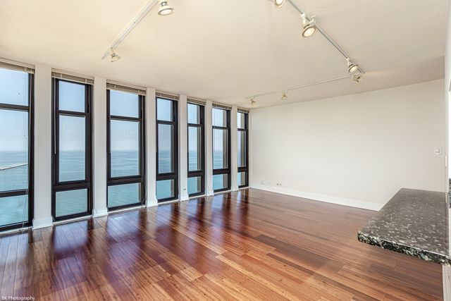 6700 S South Shore Drive 22G, Chicago, IL 60649