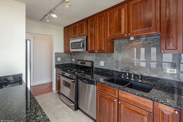 6700 S South Shore Drive 22G, Chicago, IL 60649